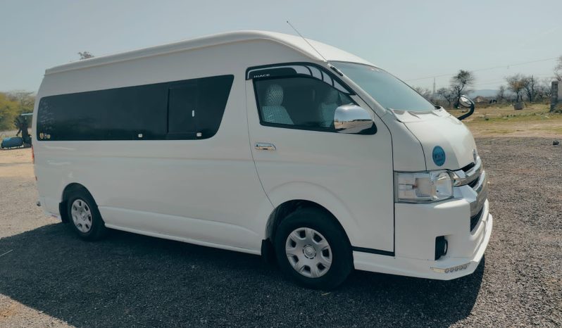 toyota grande cabin rental in lahore