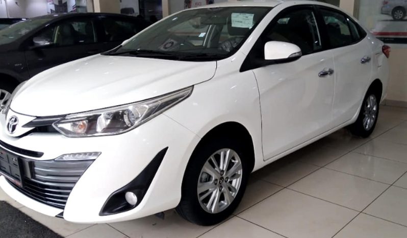 toyota yaris rent a car in lahore